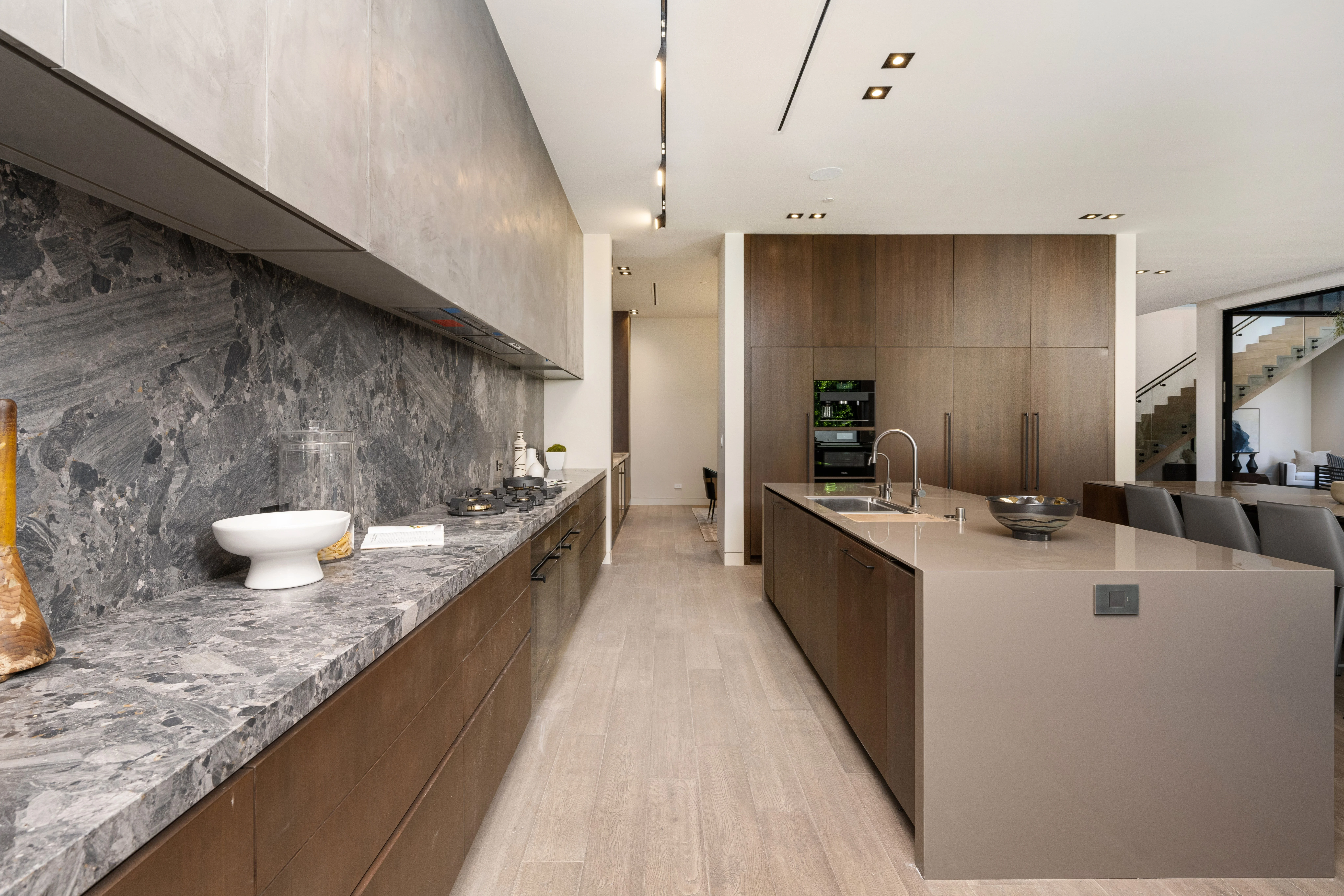 Cubierta de cocina en piedra tecnológica ultracompacta Ultra Gran Formato — proyecto residencial en Mérida, Yucatán